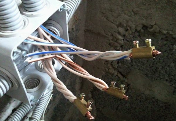 Монтаж распределительных коробок