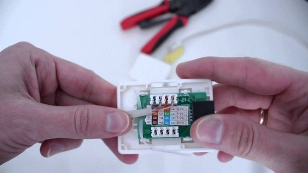 Подсоединение контактов телефонной розетки 