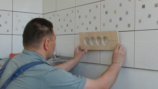 Разметка стены под установку блока розеток