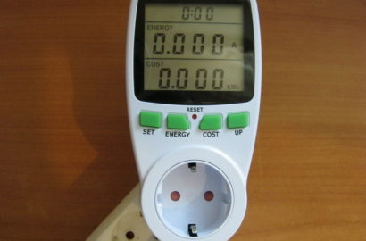 Розетка с индикатором потребляемой мощности