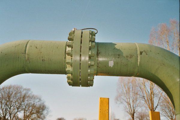 Заземляющие перемычки на фланцевом соединении трубопровода