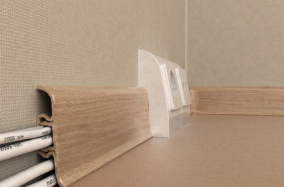 Установка розетки на плинтус