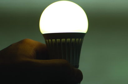 LED-лампа светится после отключения