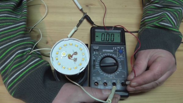 Проверка LED-лампы мультиметром