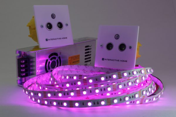 Применение LED-ленты с датчиками движения позволяет экономить электроэнергию