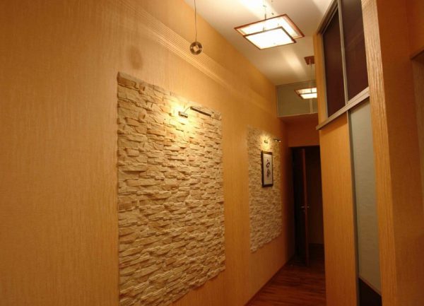 В коридоре лучше использовать теплый свет