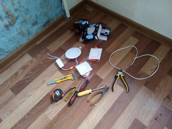 Инструменты и материалы для монтажа светодиодных точечных светильников
