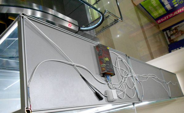 Монтаж питания LED-ленты для подсветки витрины
