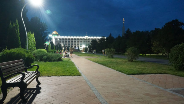 Правильное освещение повышает степень безопасности при прогулках в парке