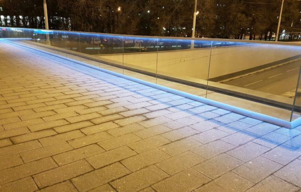 Подсветка с помощью LED-ленты отличается высокой энергоэффективностью 