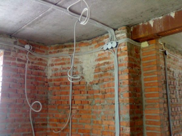 Использование распредкоробок облегчает монтаж электропроводки